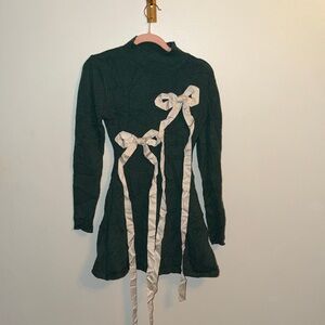 Elegant Green Dress with Bows